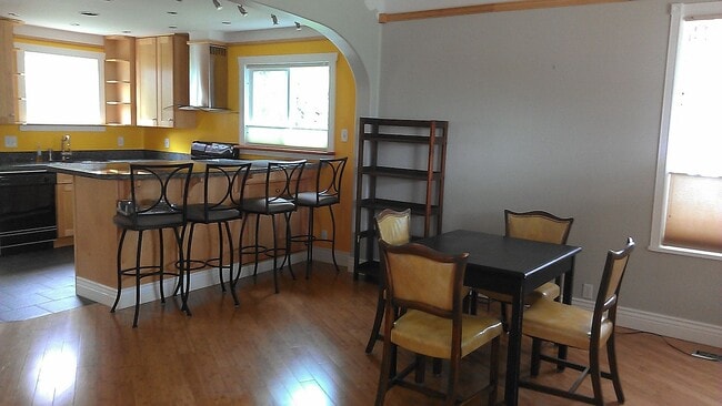 Photo - 687 E 4th Ave