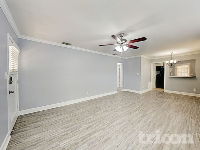 Photo - 225 W King St