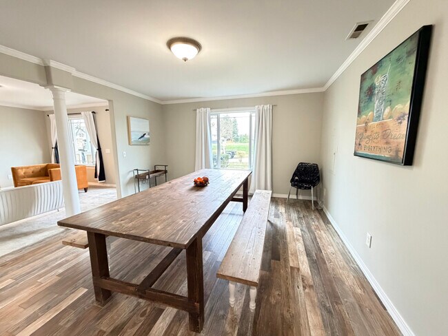 Photo - 1854 Hillcrest Ave