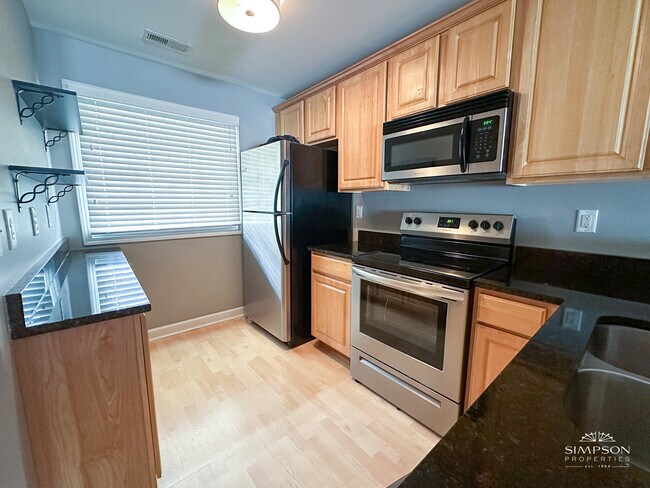 Photo - 1215 Green Oaks Ln