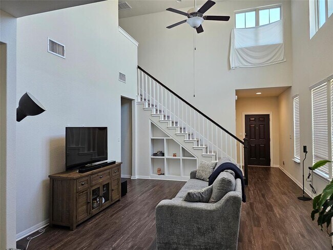 Photo - 15915 Cessida St