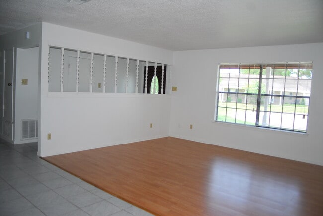 Photo - 2322 Norris Cir