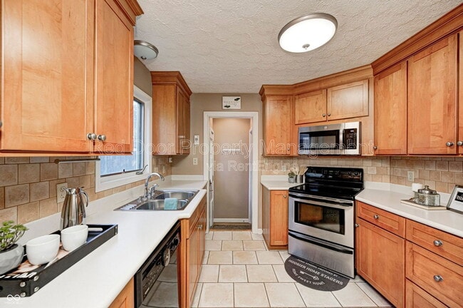 Building Photo - 6115 Indianola Ave