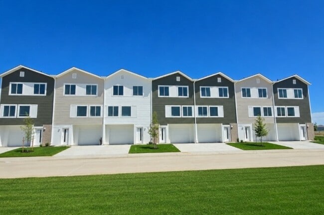 Building Photo - Tallgrass Apartments