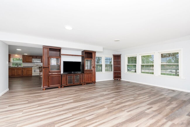 Photo - 2576 Plainfield Rd