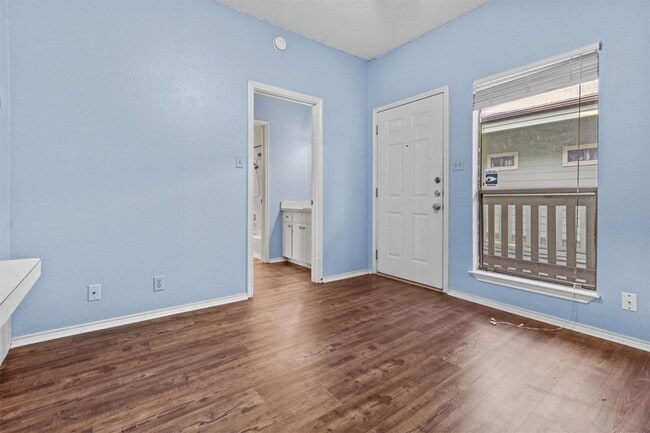 Photo - 3206 King St Unit 204