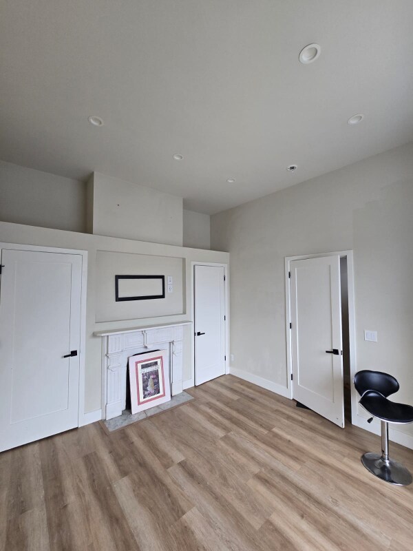 Photo - 1651-1651 La Salle Ave Unit 1649 Upstairs