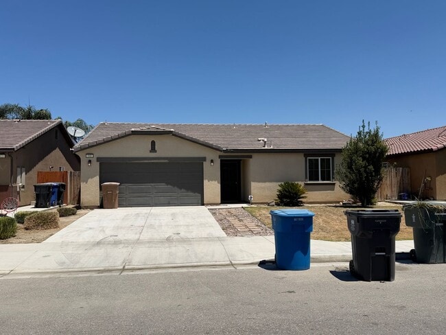 Building Photo - Best Deal in Town - Fully furnished 3 BD 2 BA Home