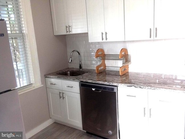 Building Photo - 2012 Mt Royal Terrace Unit 4