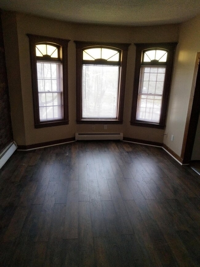Building Photo - 407 Wethers Field Ave Unit 3