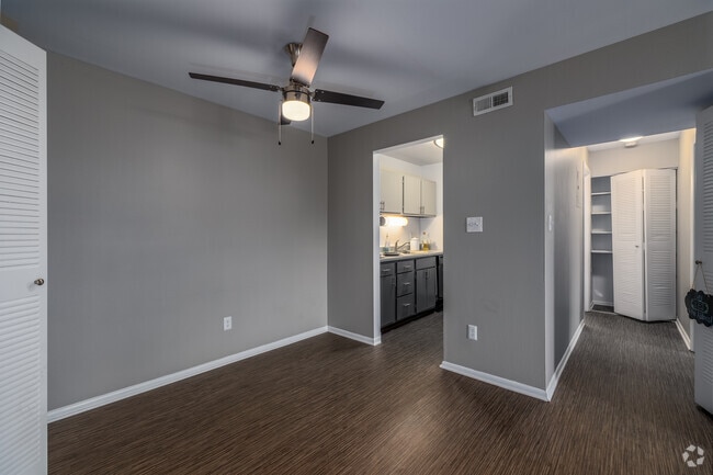 Venetian 1BD 1BA - Dining Area