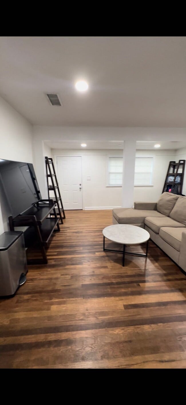 Photo - 757 California St