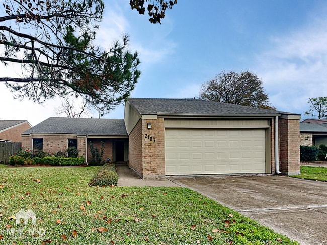 Building Photo - 2103 Woodland Springs St