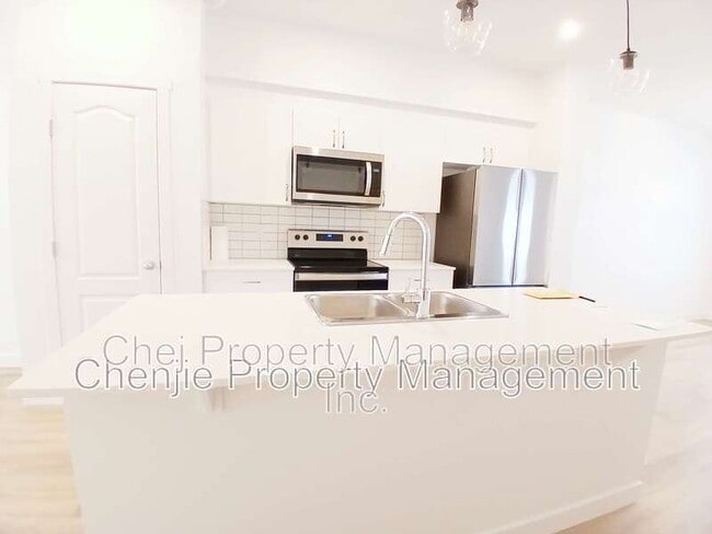 Photo - 20935-20920 20 Ave NW