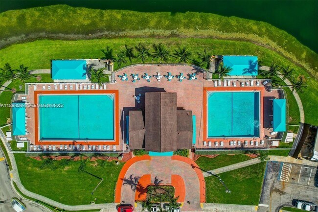 Building Photo - 1535 SE 26th St Unit 107