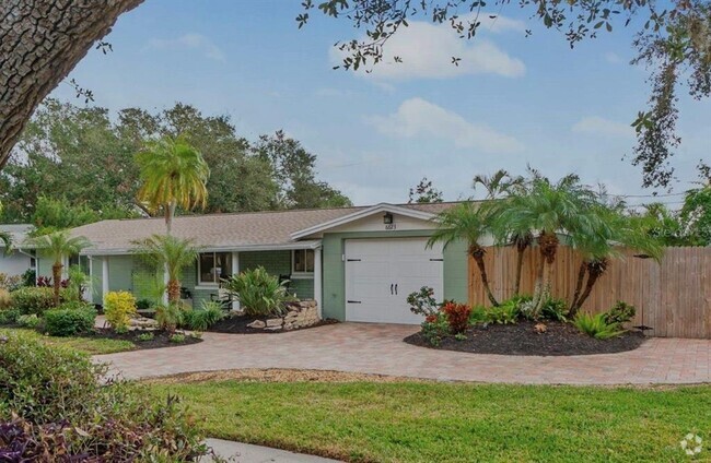 Building Photo - 6623 Glades Way Rental