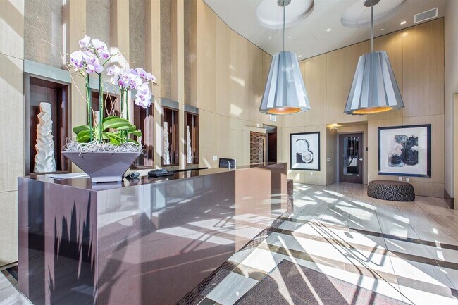 Photo - 718 Long Bridge St