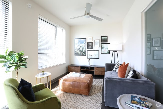 1BR, 1BA - 570 SF - Trellis House