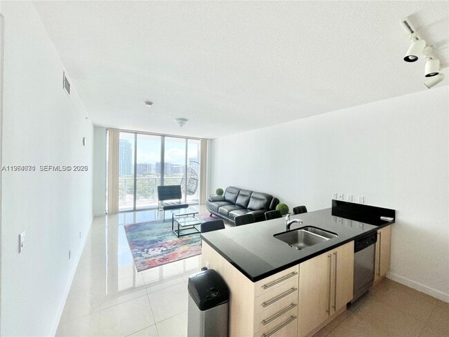 Photo - 79 SW 12th St Unidad 2402-S