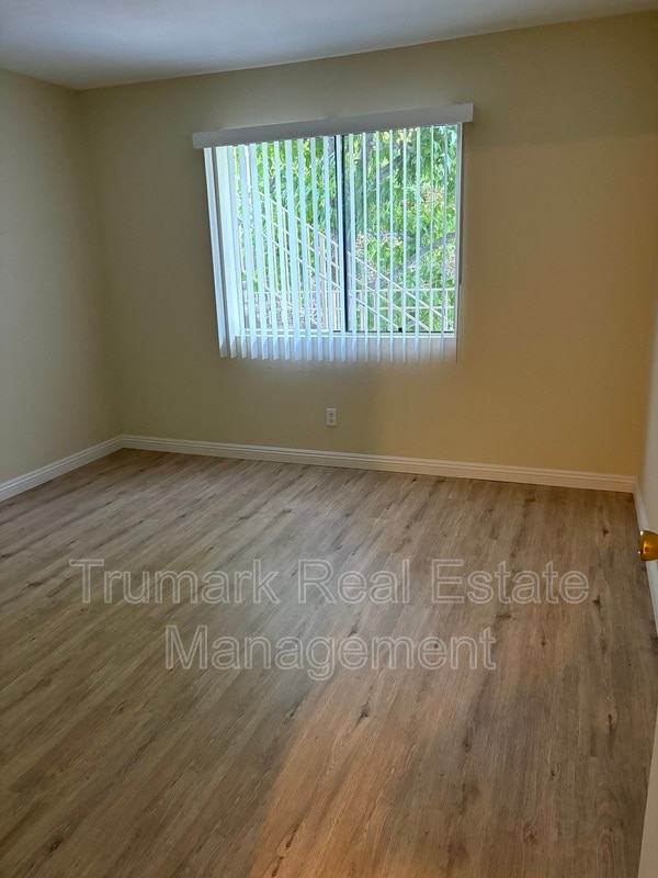 Photo - 2421 Montrose Ave Unidad 201