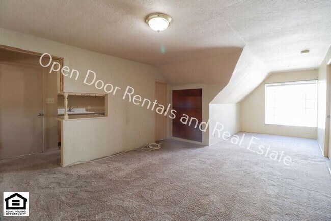 Photo - 1007 1/2 Midway Dr