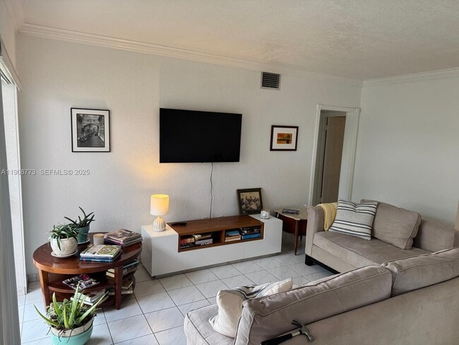 Photo - 7921 East Dr Unidad 3