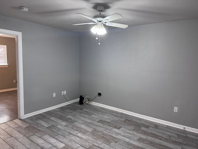 Photo - 901 Parmer Ave