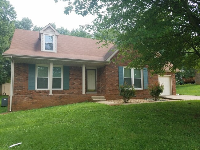 Photo - Exit 8! Rossview School. 4 Bed/2 Bath over...