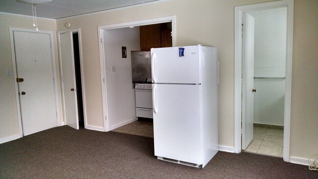 Building Photo - Affordable Studio Apartments in Los Alamos... Unit 22