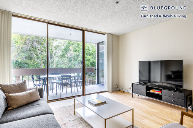 Building Photo - 65 W 5th Ave Rental