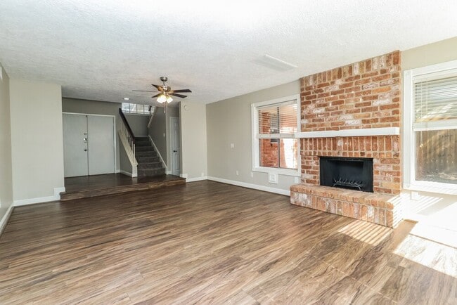 Photo - 7811 Goldengrove Dr