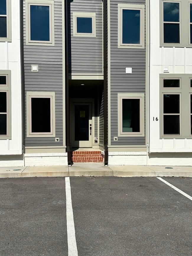 Photo - 16 Walnut St NE