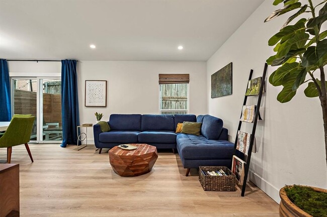 Photo - 1206 Hollow Creek Dr Unit 3