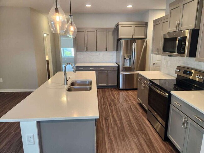 Photo - 524 SW Heritage Ln