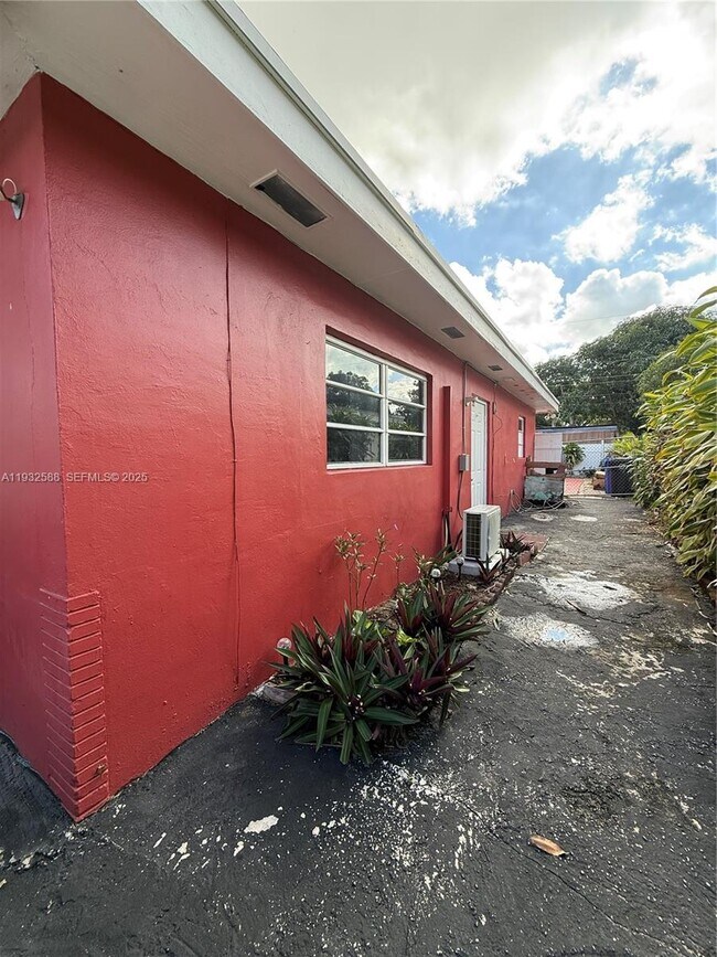 Photo - 3830 SW 11th St Unidad 3830