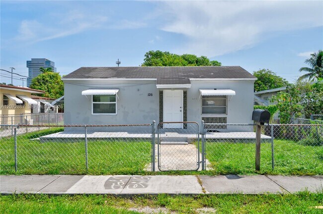 126 SE 4th St