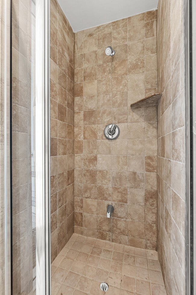 Outside Shower - 15 Sumner Ave Unit 12
