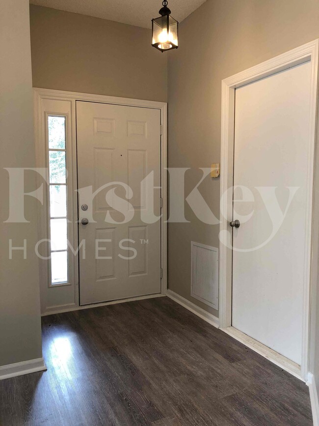 Photo - 2137 Featherwood Dr W