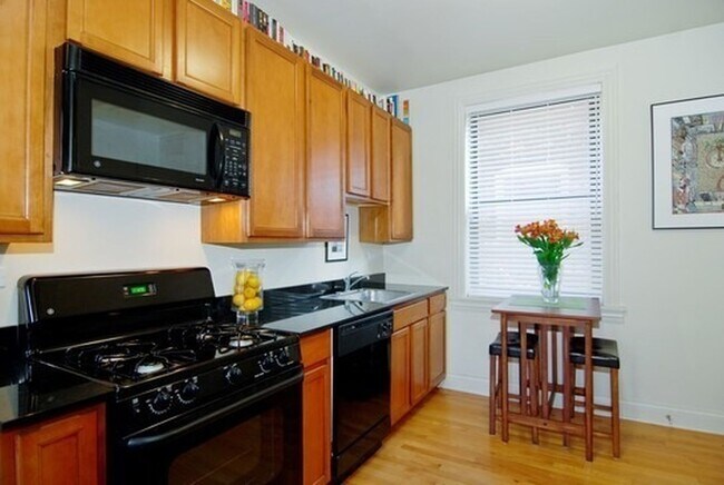 Photo - 903 W Cornelia Ave Unit 3N