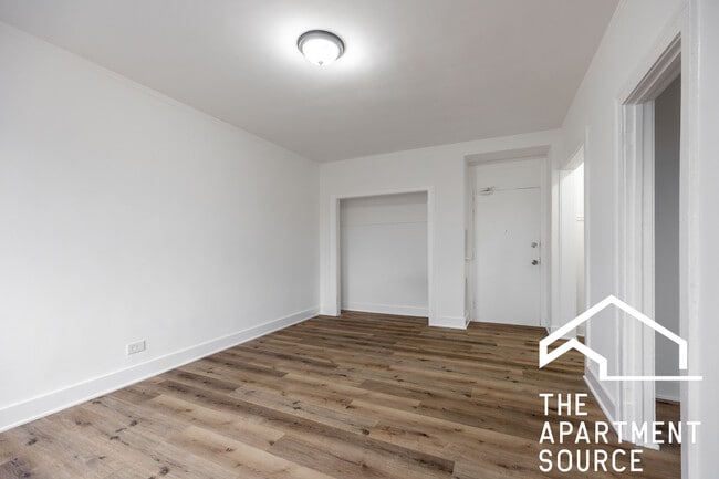 Photo - 6930 N Greenview Ave Unit 404