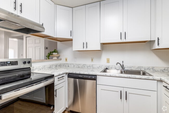 4BR, 2BA - 1,000SF - Kitchen