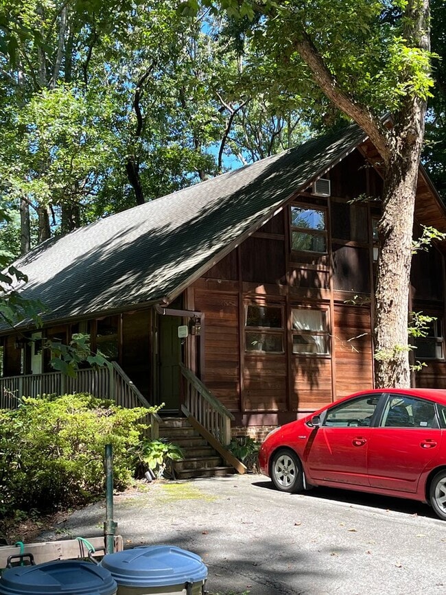 Building Photo - Move In Ready