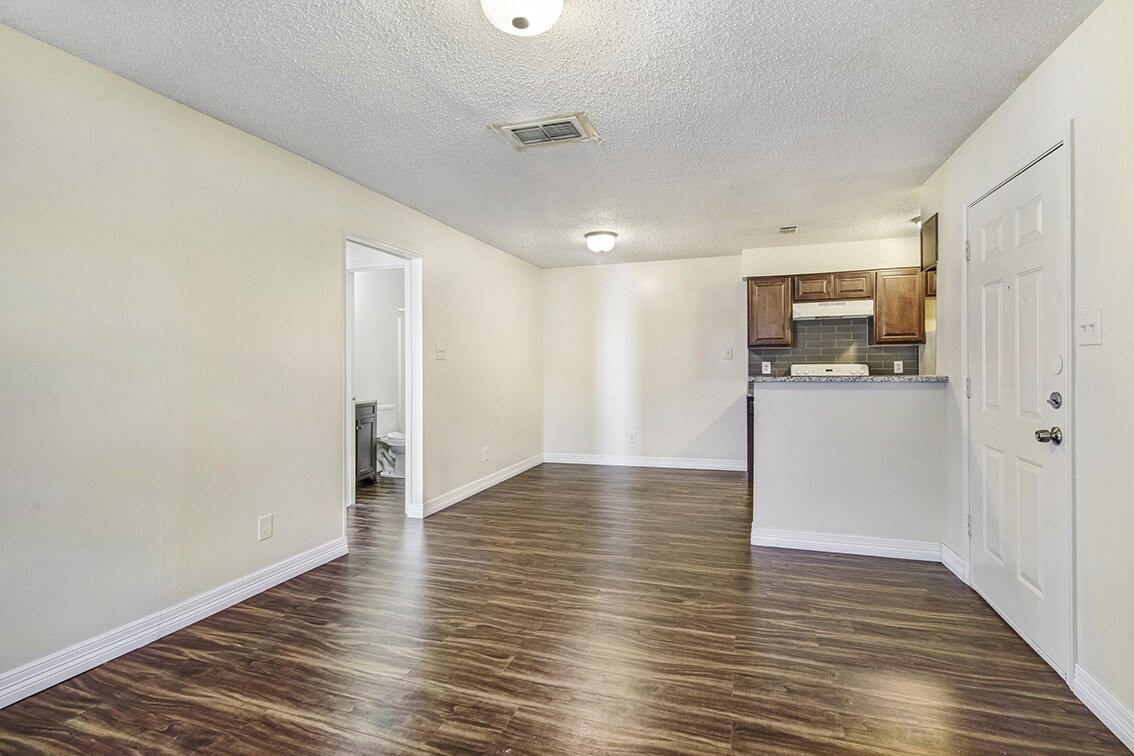 Holly Tree Apartments Denton, TX