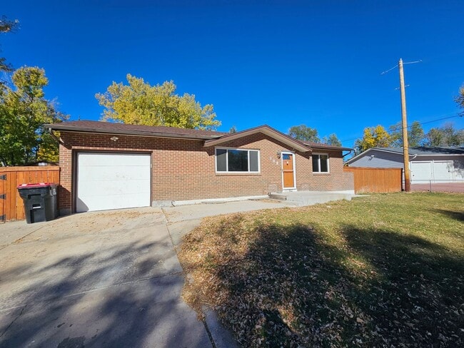 Building Photo - 4 bed 2 Bath Near Fort Carson!