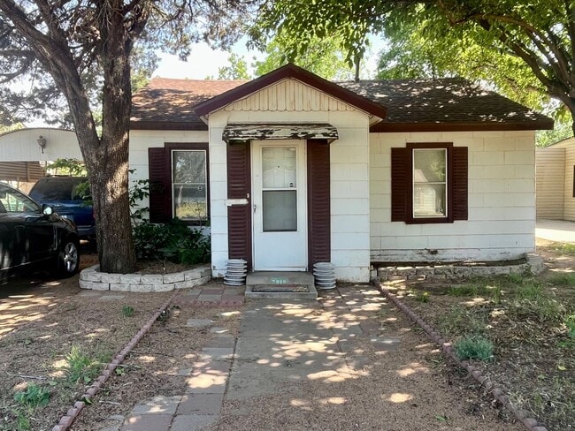 Building Photo - 2/1.5 Conveniently Located Rental