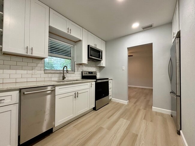 Photo - 718 E South St Unit 718