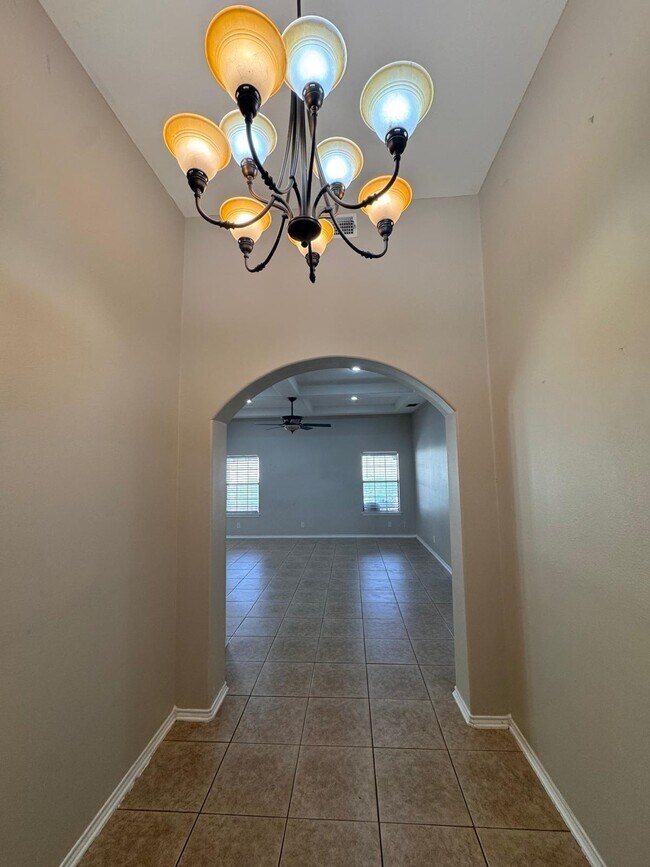Photo - 705 Puig Dr