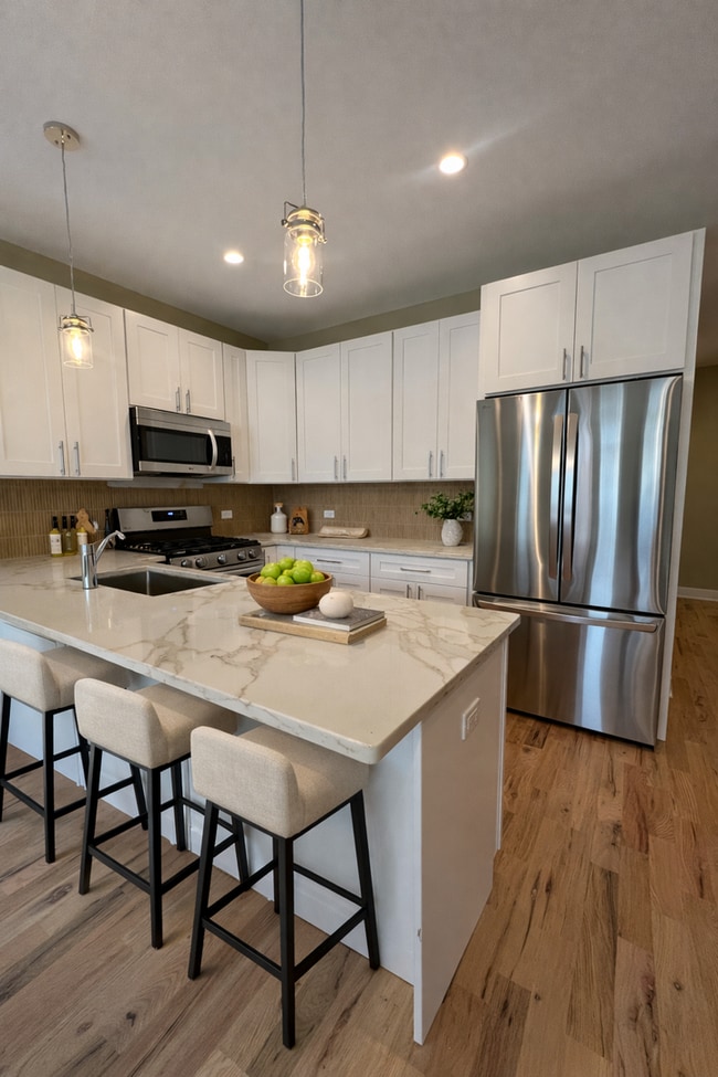 Building Photo - 4231 S Champlain Ave Unit 2