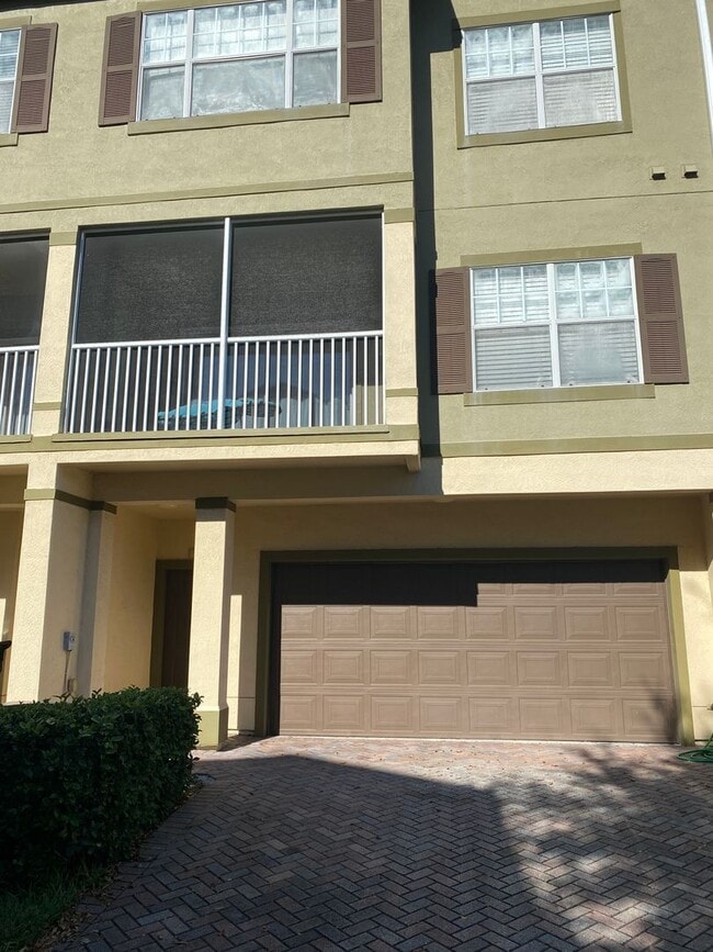 Building Photo - Beautiful 2 bedroom, 2.5 bath Condo in the... Unit 13
