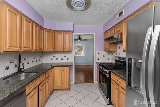 Photo - 113 Thoreau Dr